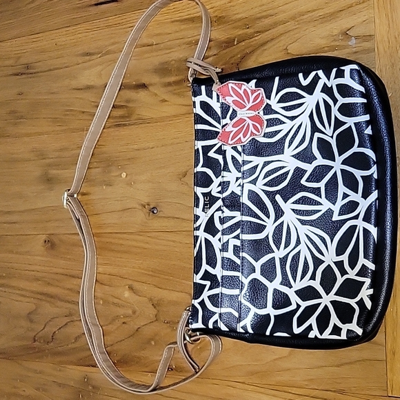 NWOT Relic Oh Happy Day black and white w/ tan adjustable strap crossbody purse - Picture 1 of 11